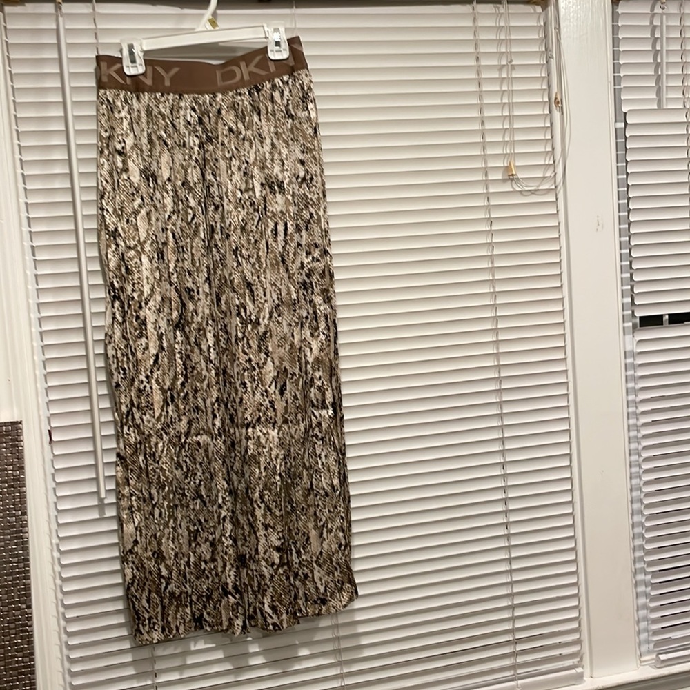 NWOT DKNY boutique animal print pleated skirt. Gorgeous - Picture 7 of 17